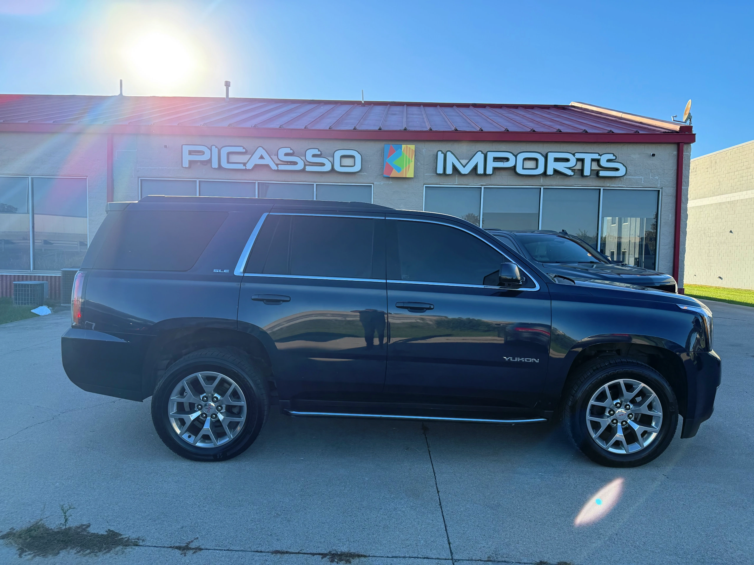 Used 2019 GMC Yukon SLE w/ SLE Value Package AWD/4WD image 3