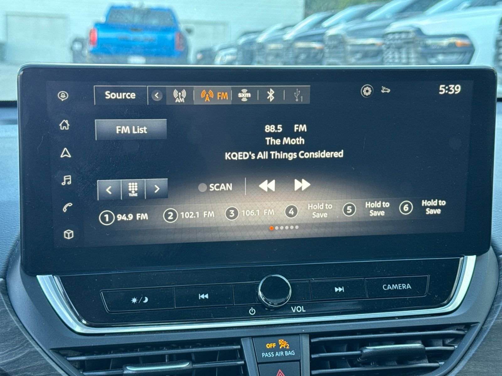 Used 2023 Nissan Altima 2.5 SV w/ SV Premium Package FWD image 17