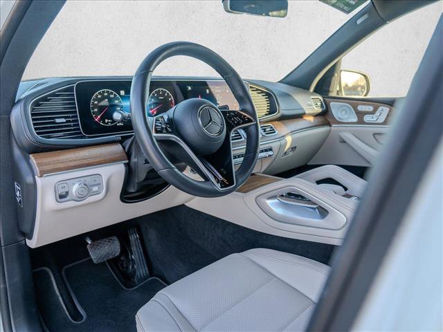 Used 2025 Mercedes-Benz GLS 450 4MATIC image 16