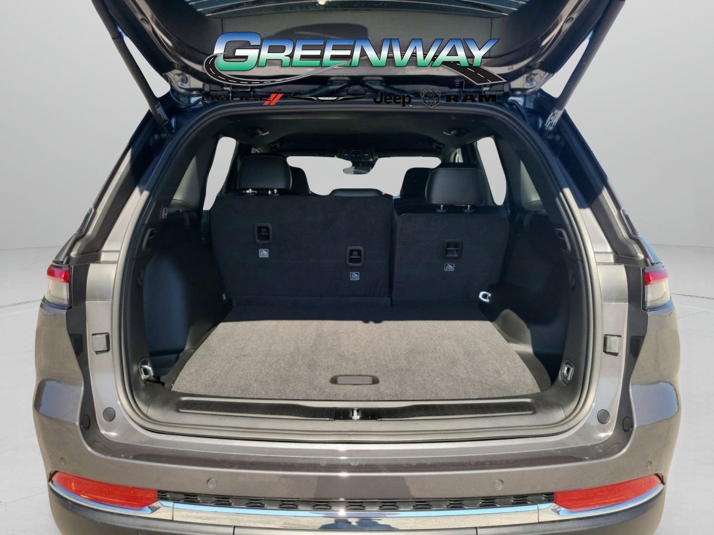 Used 2025 Jeep Grand Cherokee Limited RWD image 7