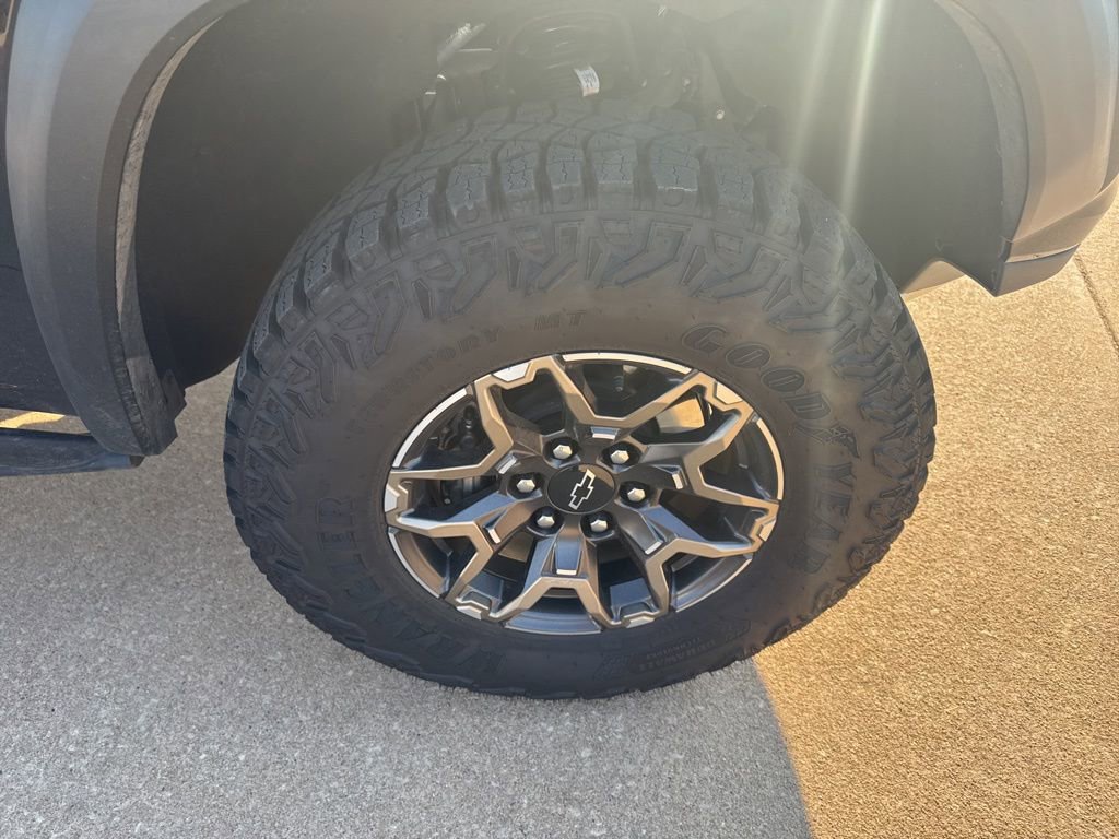 Certified 2024 Chevrolet Colorado ZR2 w/ Technology Package AWD/4WD image 7