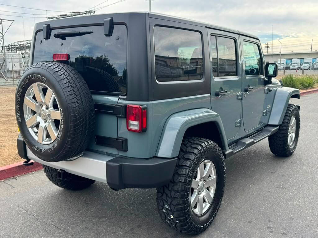 Used 2015 Jeep Wrangler Unlimited Sahara w/ Max Tow Package AWD/4WD image 5