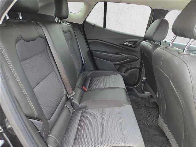 Used 2025 Chevrolet Trax LT w/ Sunroof Package image 19