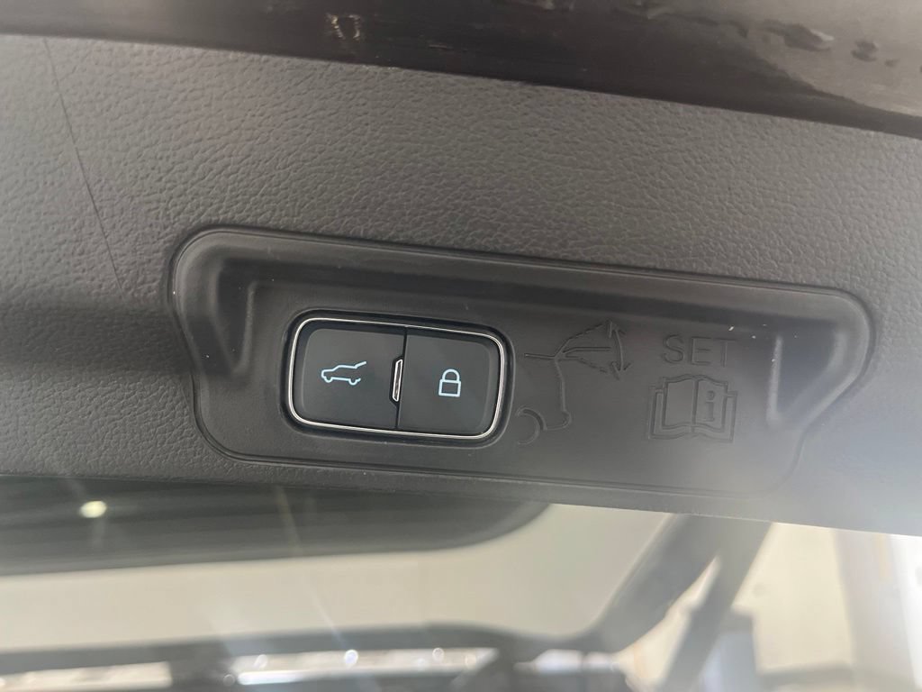 Used 2025 Ford Explorer Active AWD/4WD image 34