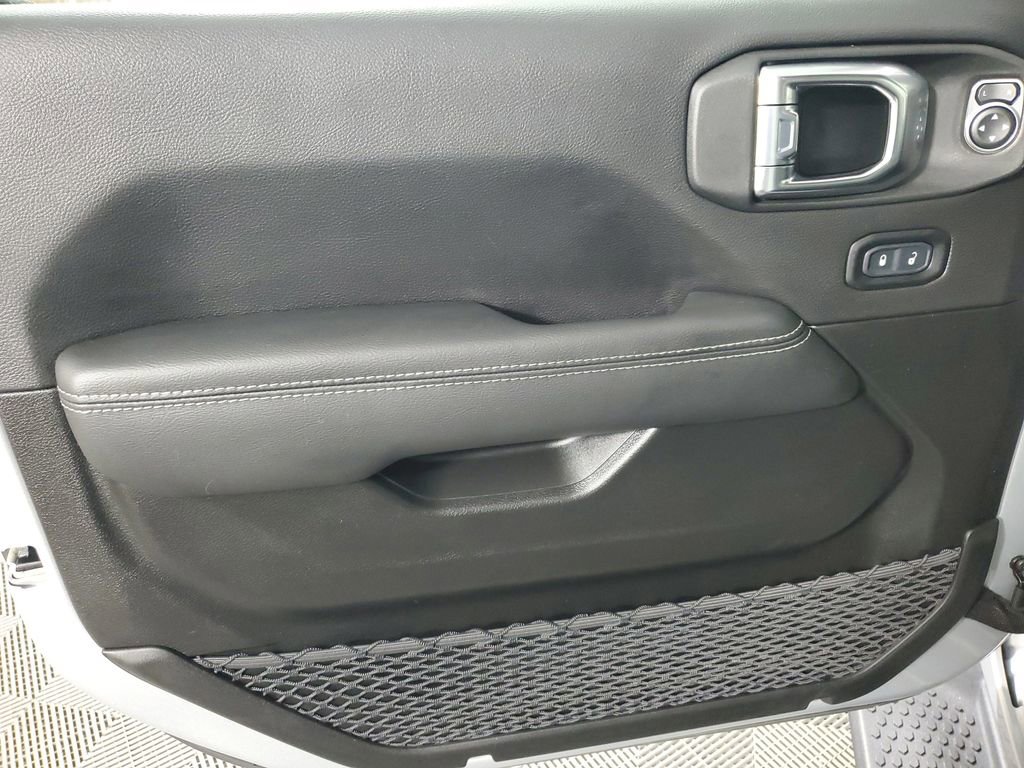 Used 2023 Jeep Wrangler Unlimited Sahara w/ Cold Weather Group image 17