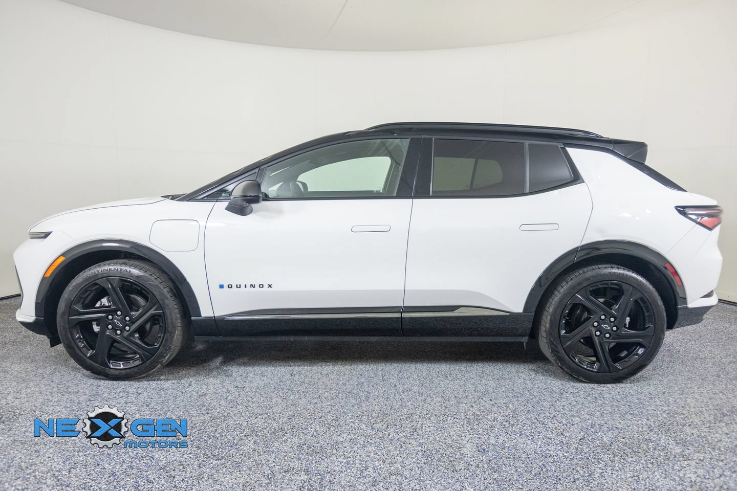 Used 2024 Chevrolet Equinox EV RS FWD image 5