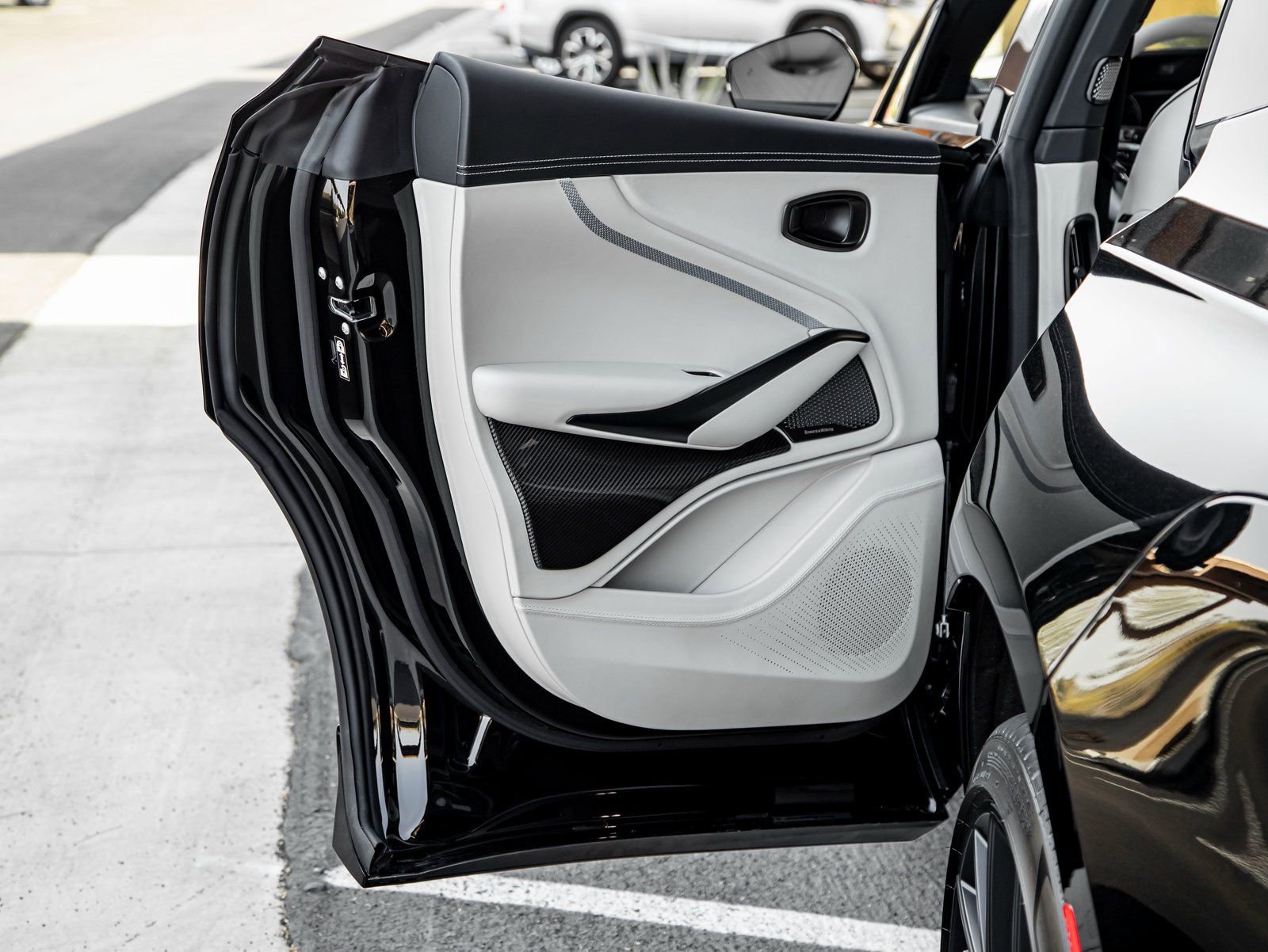 Used 2025 Aston Martin DBX 707 image 19