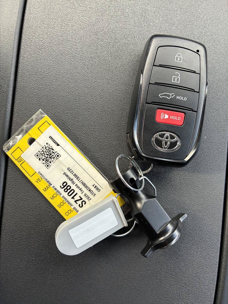 Used 2026 Toyota Highlander Limited AWD/4WD image 43