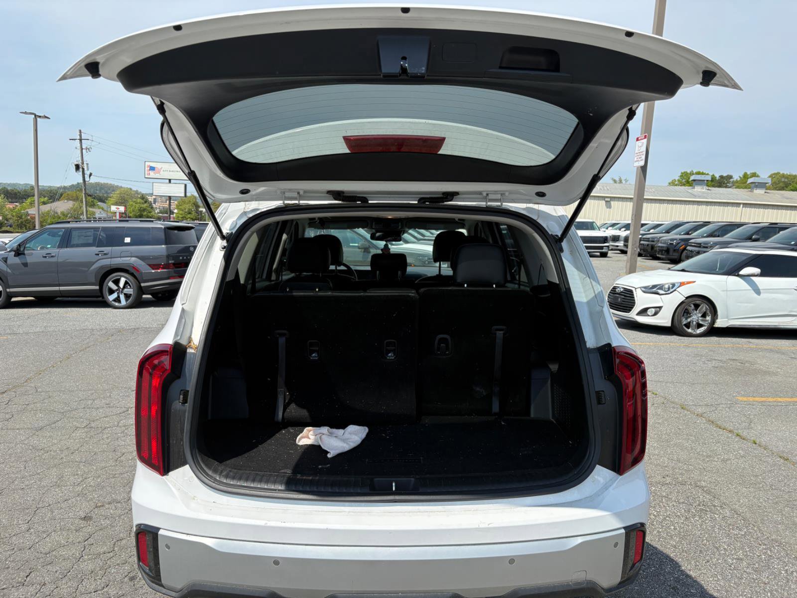 Used 2024 Kia Telluride LX image 9