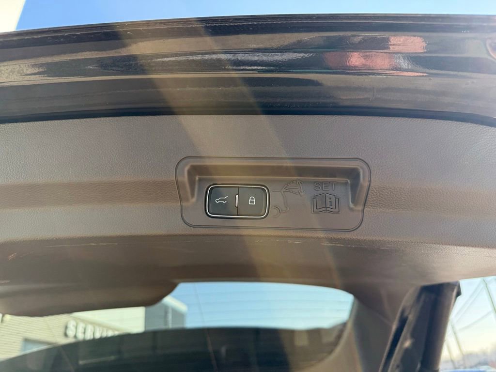 Used 2023 Ford Explorer Platinum w/ Technology Package image 21