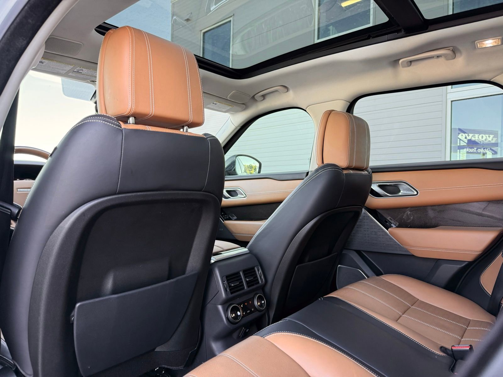 Used 2018 Land Rover Range Rover Velar R-Dynamic HSE AWD/4WD image 29