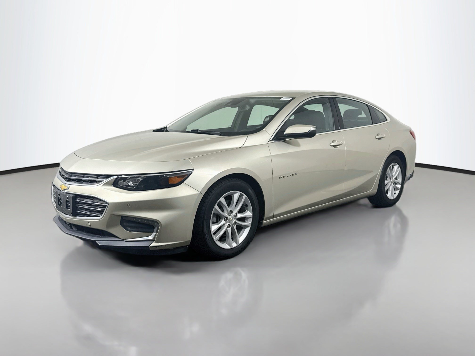 Used 2016 Chevrolet Malibu LT w/ Driver Confidence Package FWD image 4
