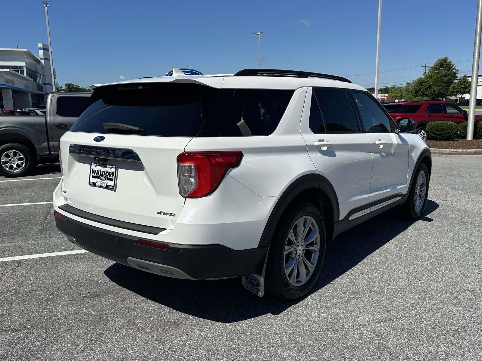 Certified 2022 Ford Explorer XLT w/ Equipment Group 202A AWD/4WD image 6