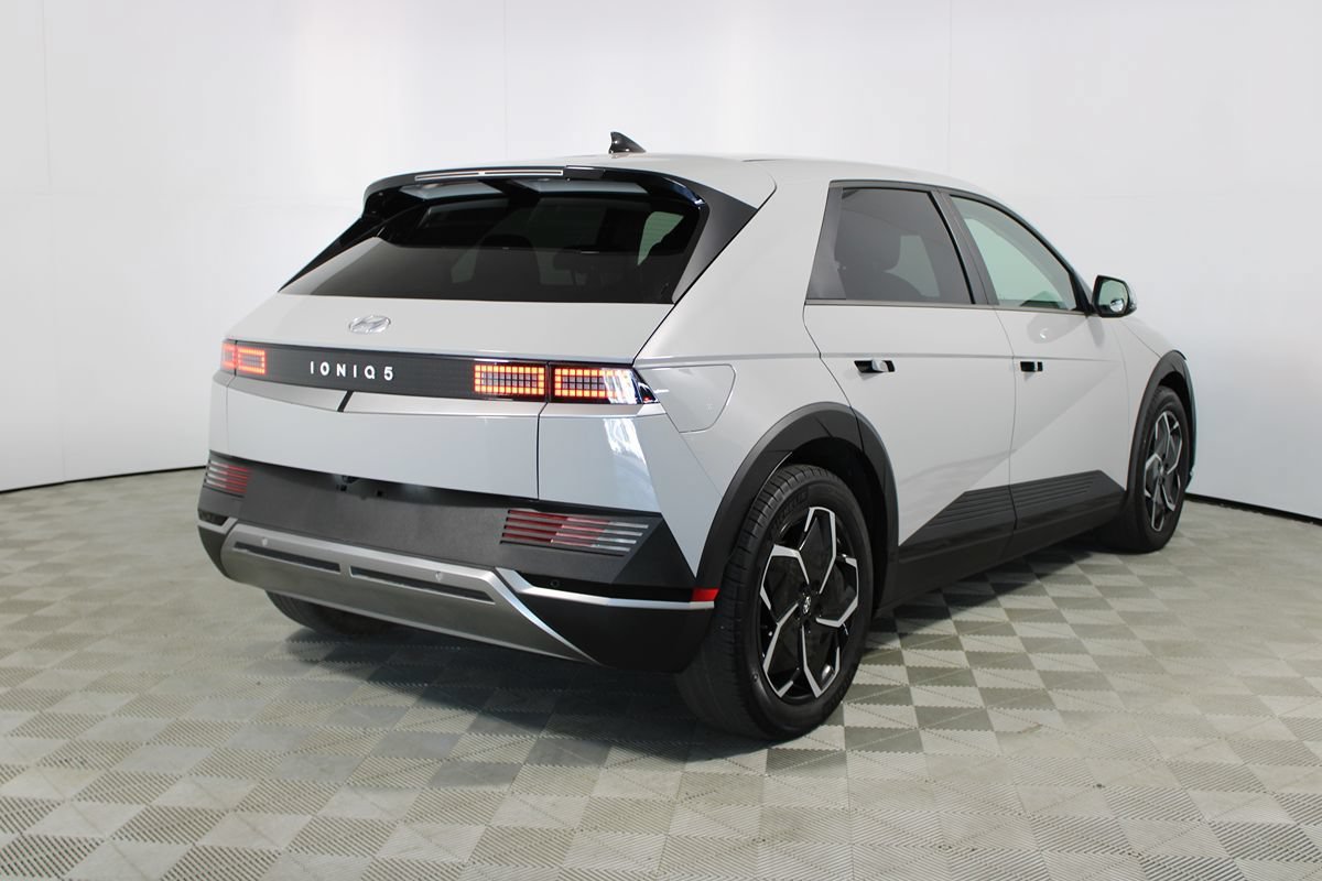 Used 2024 Hyundai Ioniq 5 SE RWD image 5