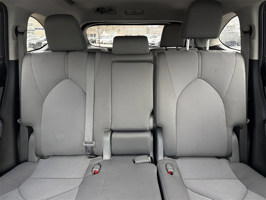 Used 2021 Toyota Highlander LE image 33