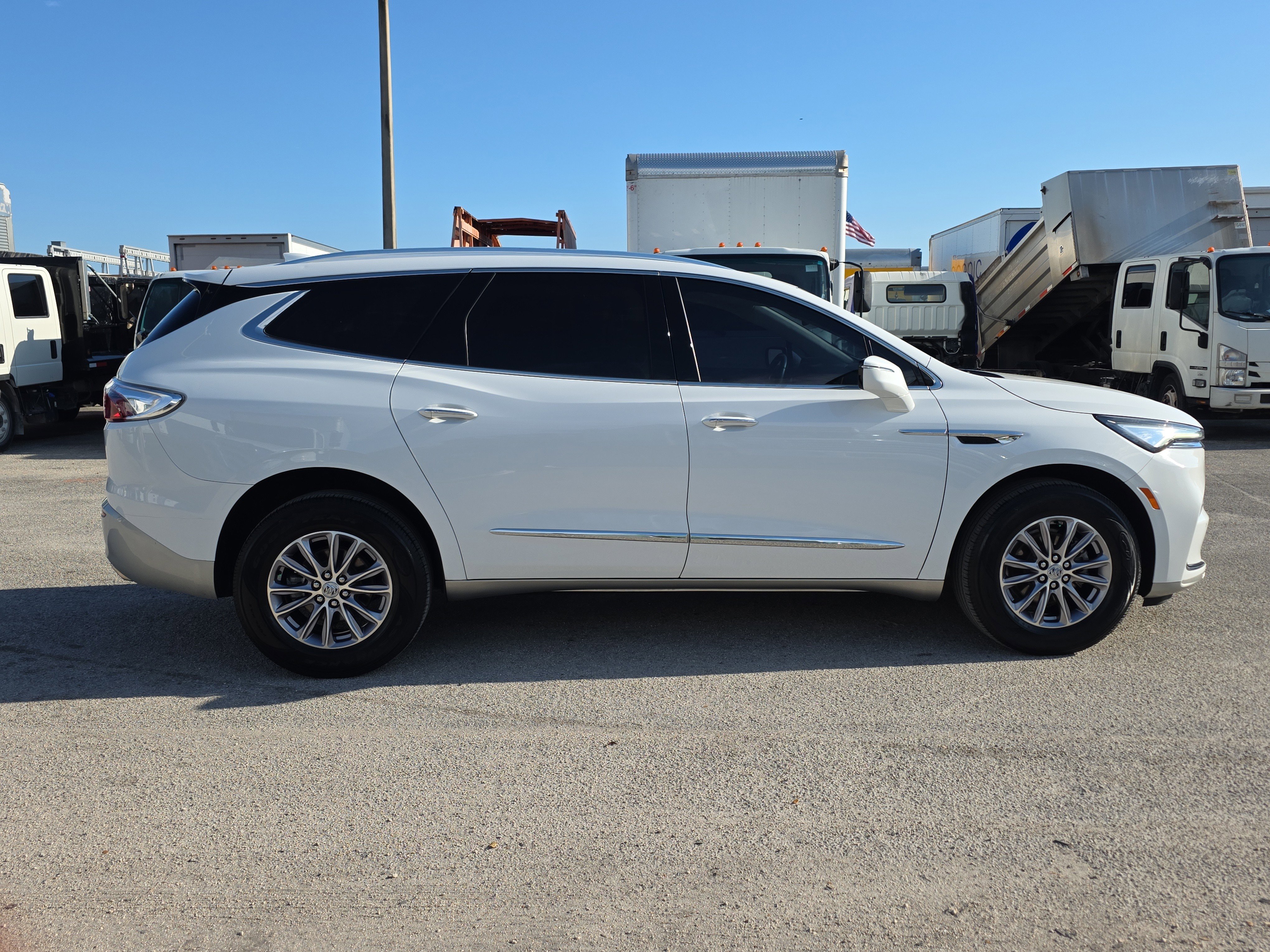 Used 2023 Buick Enclave Essence image 8
