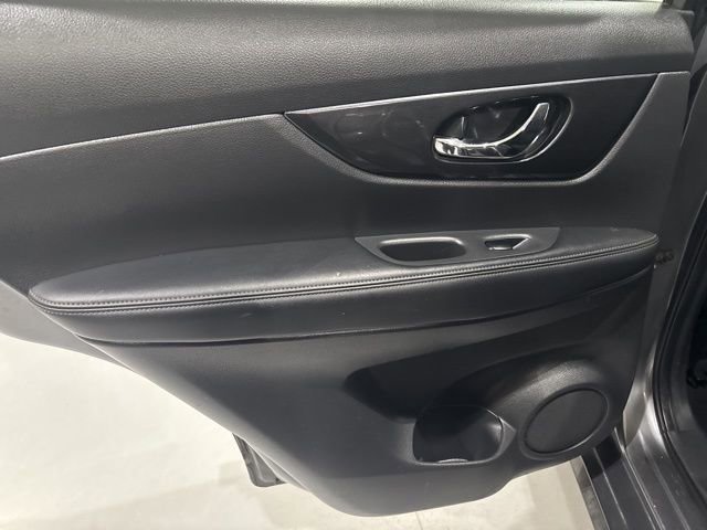 Used 2017 Nissan Rogue S image 26