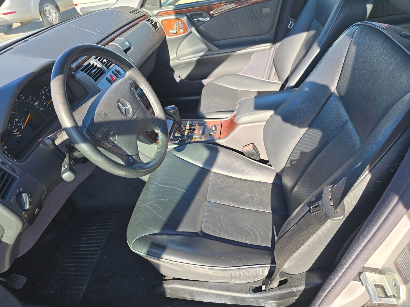 Used 2000 Mercedes-Benz E 320 Sedan image 10