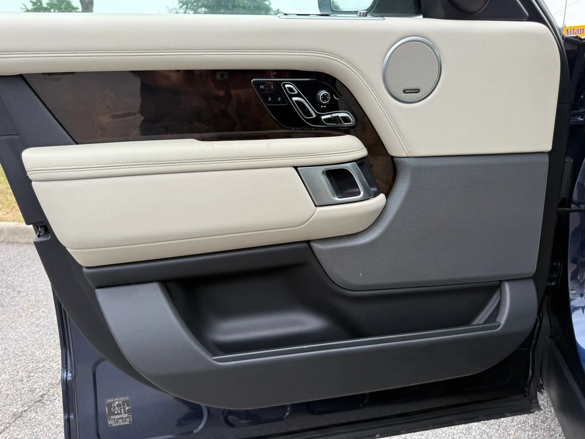 Used 2018 Land Rover Range Rover HSE AWD/4WD image 13
