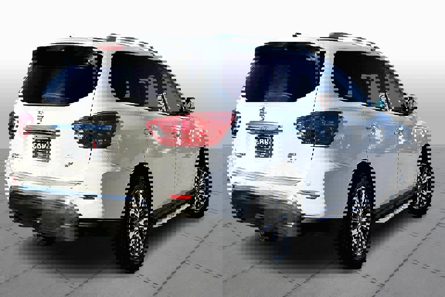 Used 2018 Nissan Pathfinder SV image 12