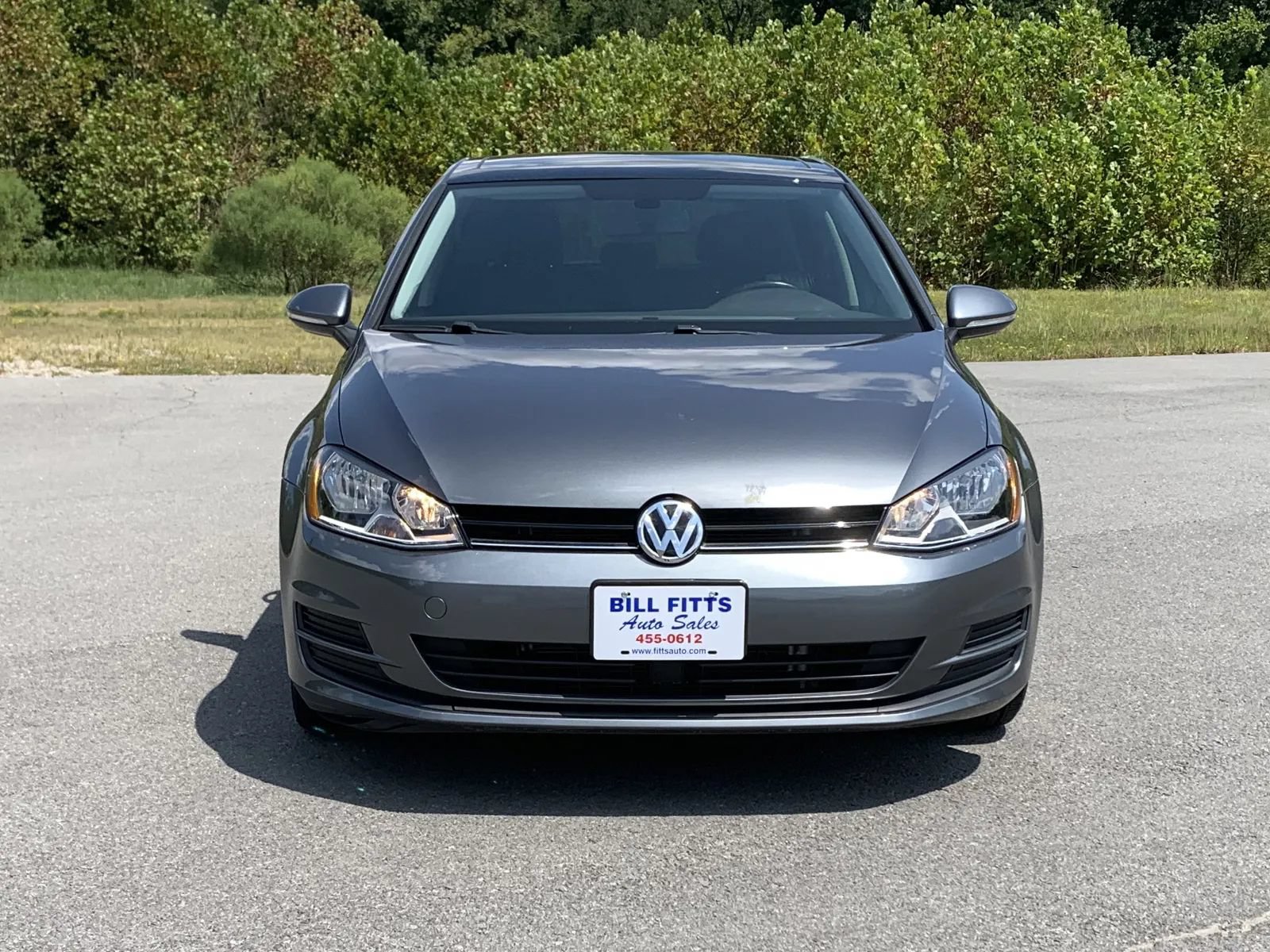 Used 2017 Volkswagen Golf 4-Door FWD image 2