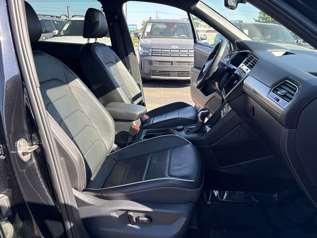 Used 2022 Volkswagen Tiguan SEL R-Line AWD/4WD image 31
