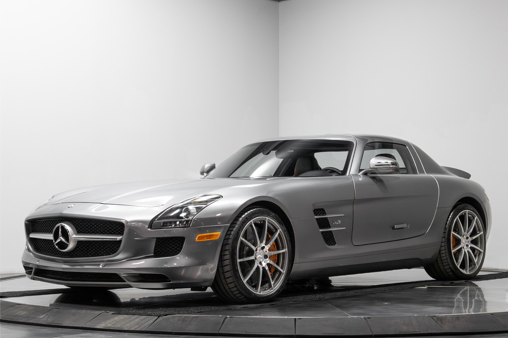 Used 2012 Mercedes-Benz SLS AMG Coupe image 4