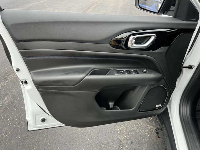 New 2025 Jeep Compass Limited w/ Sun & Sound Group image 12