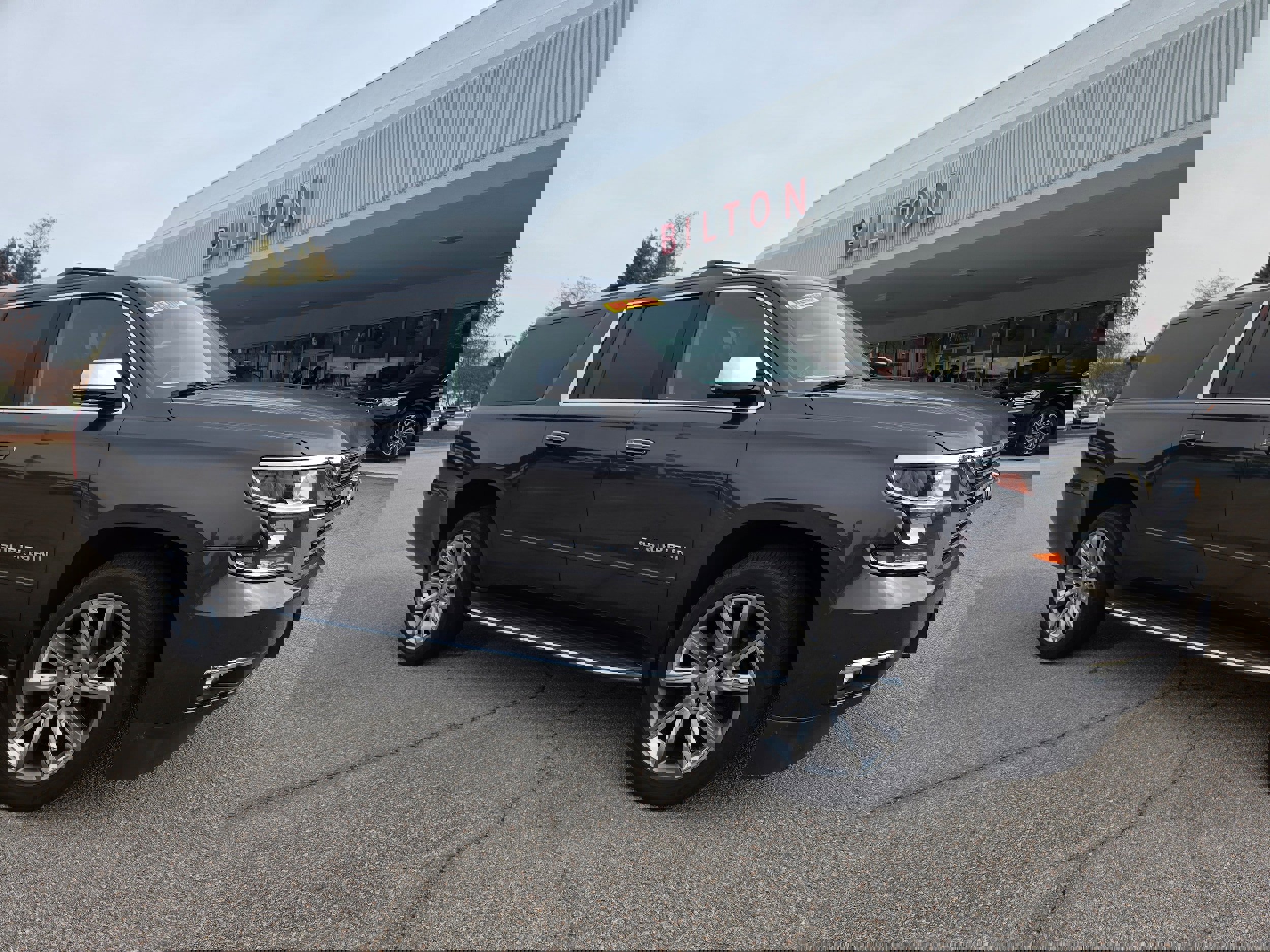 Used 2018 Chevrolet Suburban Premier image 2