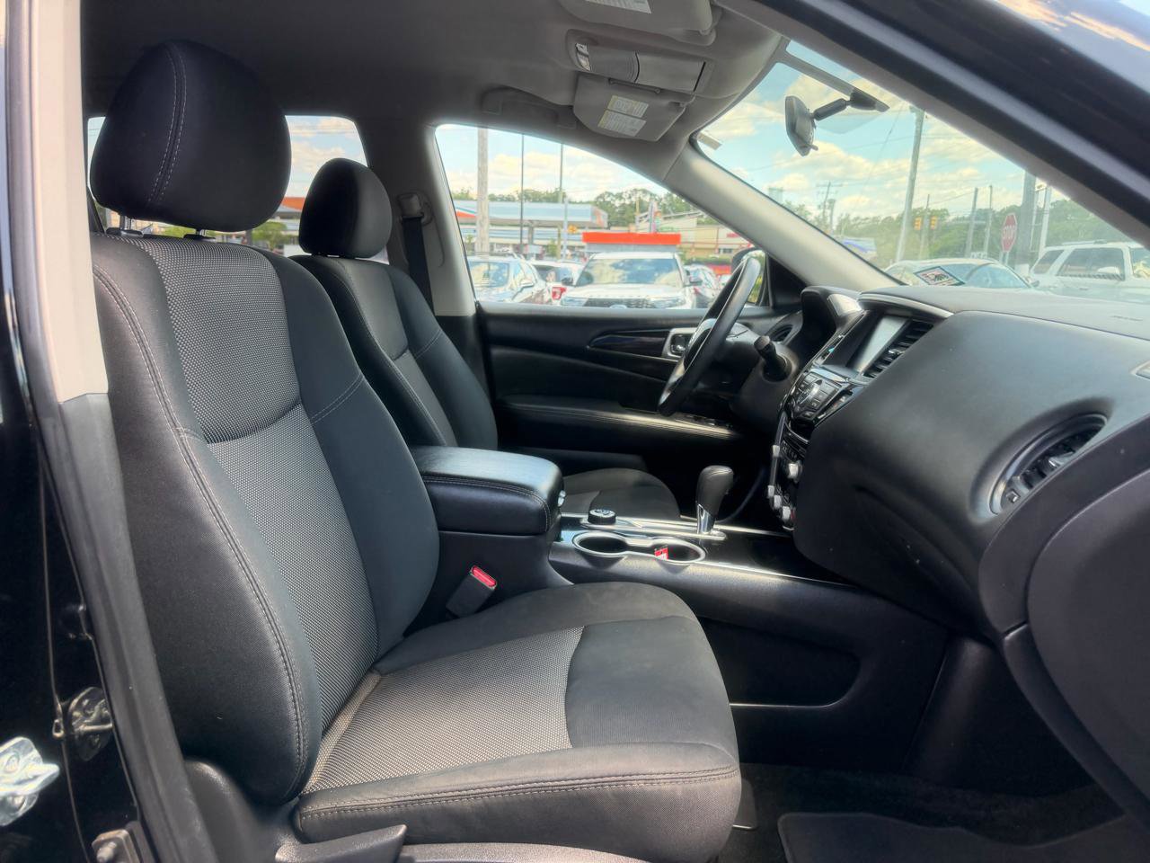 Used 2019 Nissan Pathfinder S AWD/4WD image 21