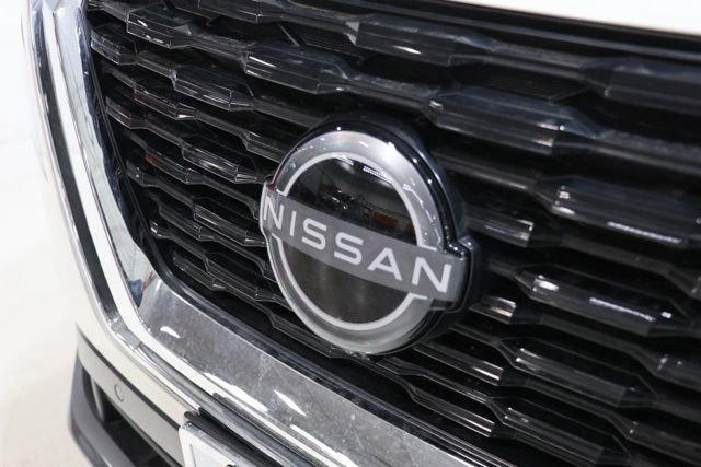 Used 2023 Nissan Rogue SL w/ SL Premium Package image 10