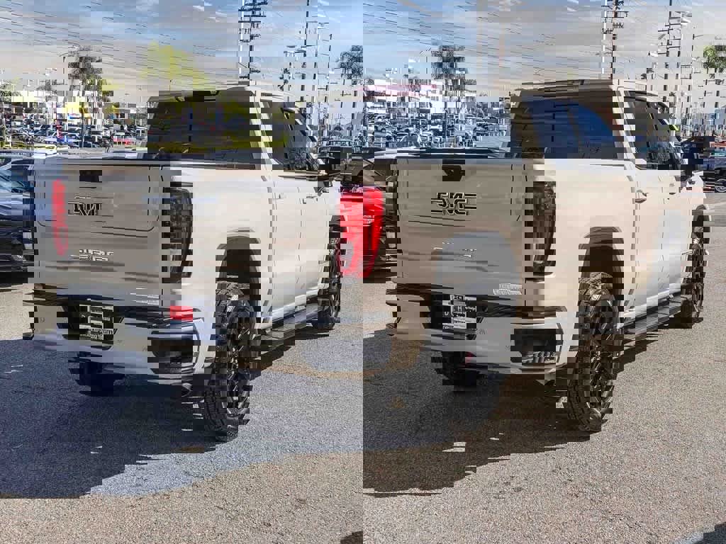 Used 2022 GMC Sierra 1500 Elevation w/ Elevation Premium Package image 4