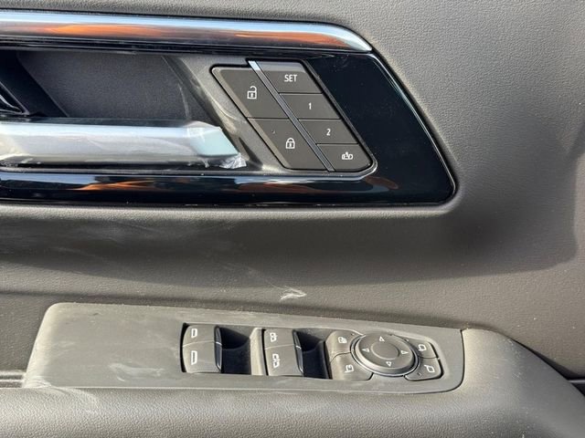 New 2026 Chevrolet Suburban Premier image 21