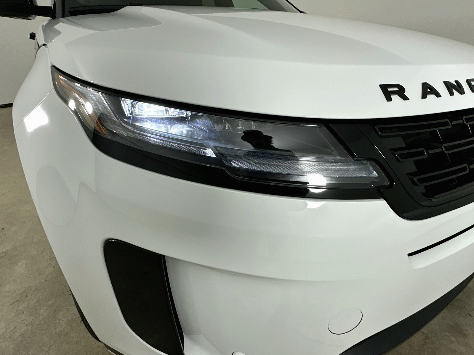 Used 2026 Land Rover Range Rover Evoque S AWD/4WD image 9