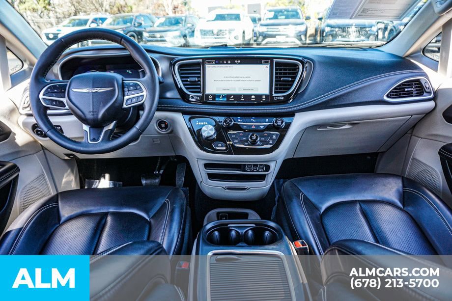 Used 2023 Chrysler Pacifica Touring-L image 28