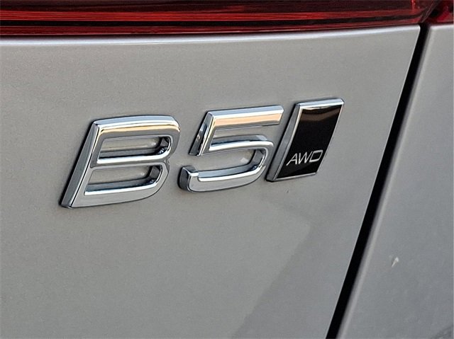 Certified 2025 Volvo XC60 B5 Plus image 24