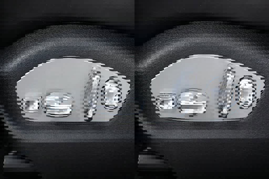 Certified 2025 Porsche Macan image 21