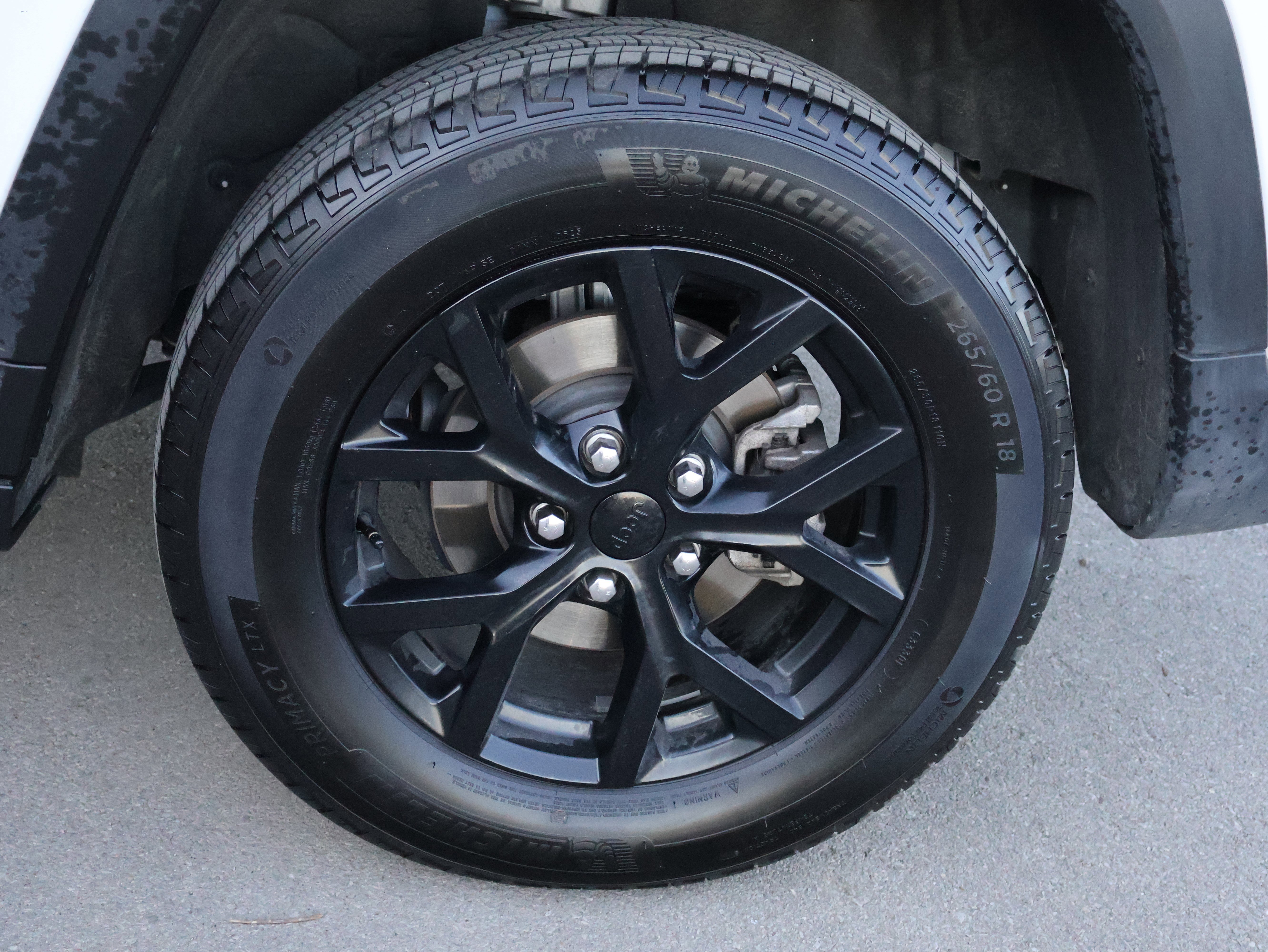 Used 2025 Jeep Grand Cherokee Altitude AWD/4WD image 43