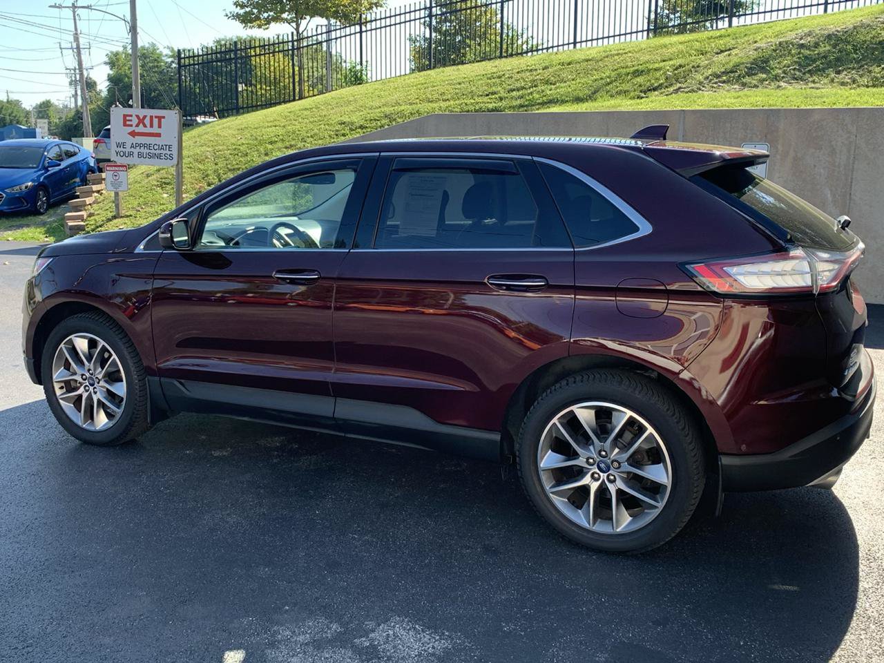 Used 2018 Ford Edge Titanium w/ Equipment Group 302A AWD/4WD image 3