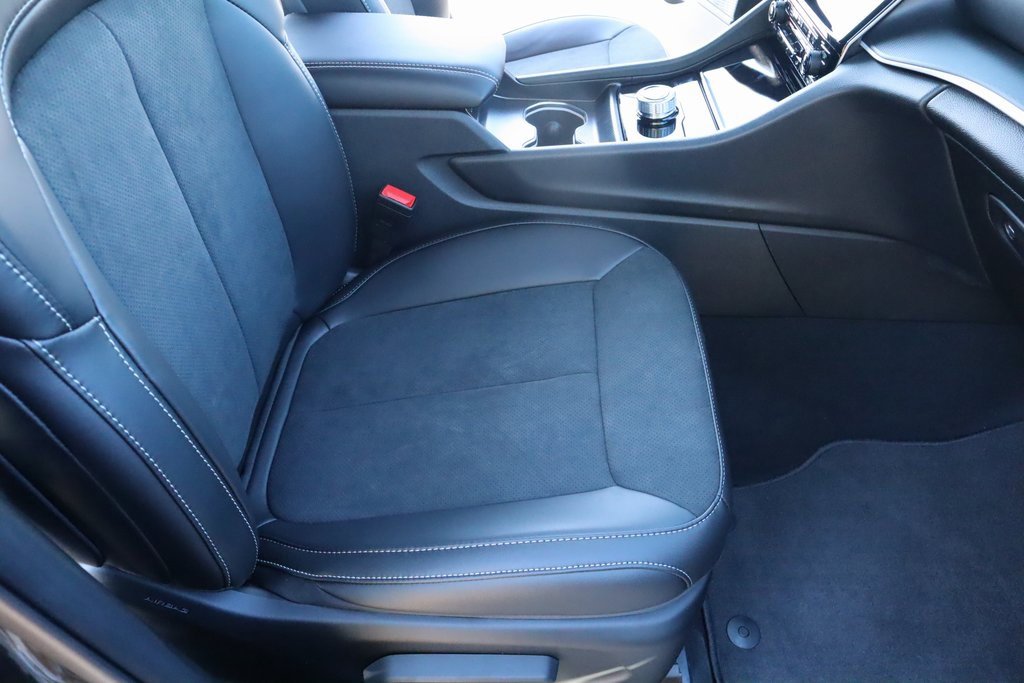 New 2025 Jeep Grand Cherokee Altitude image 13