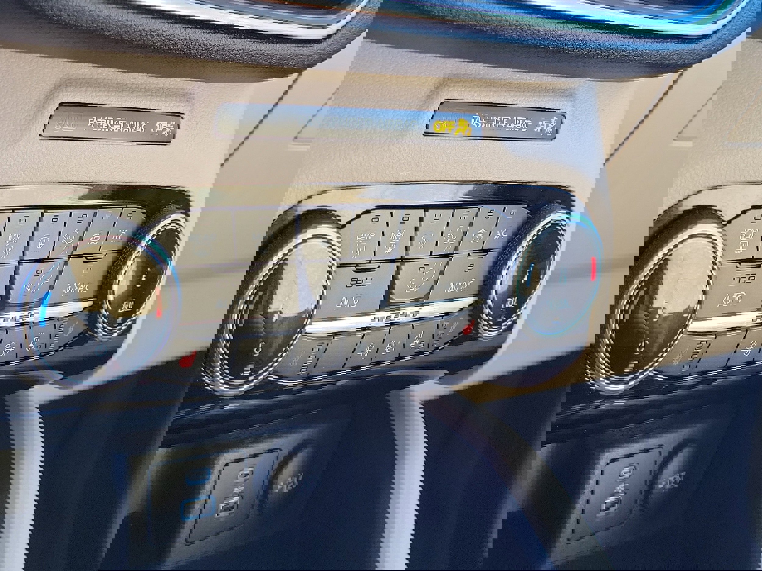 Certified 2022 Ford Escape Titanium image 30