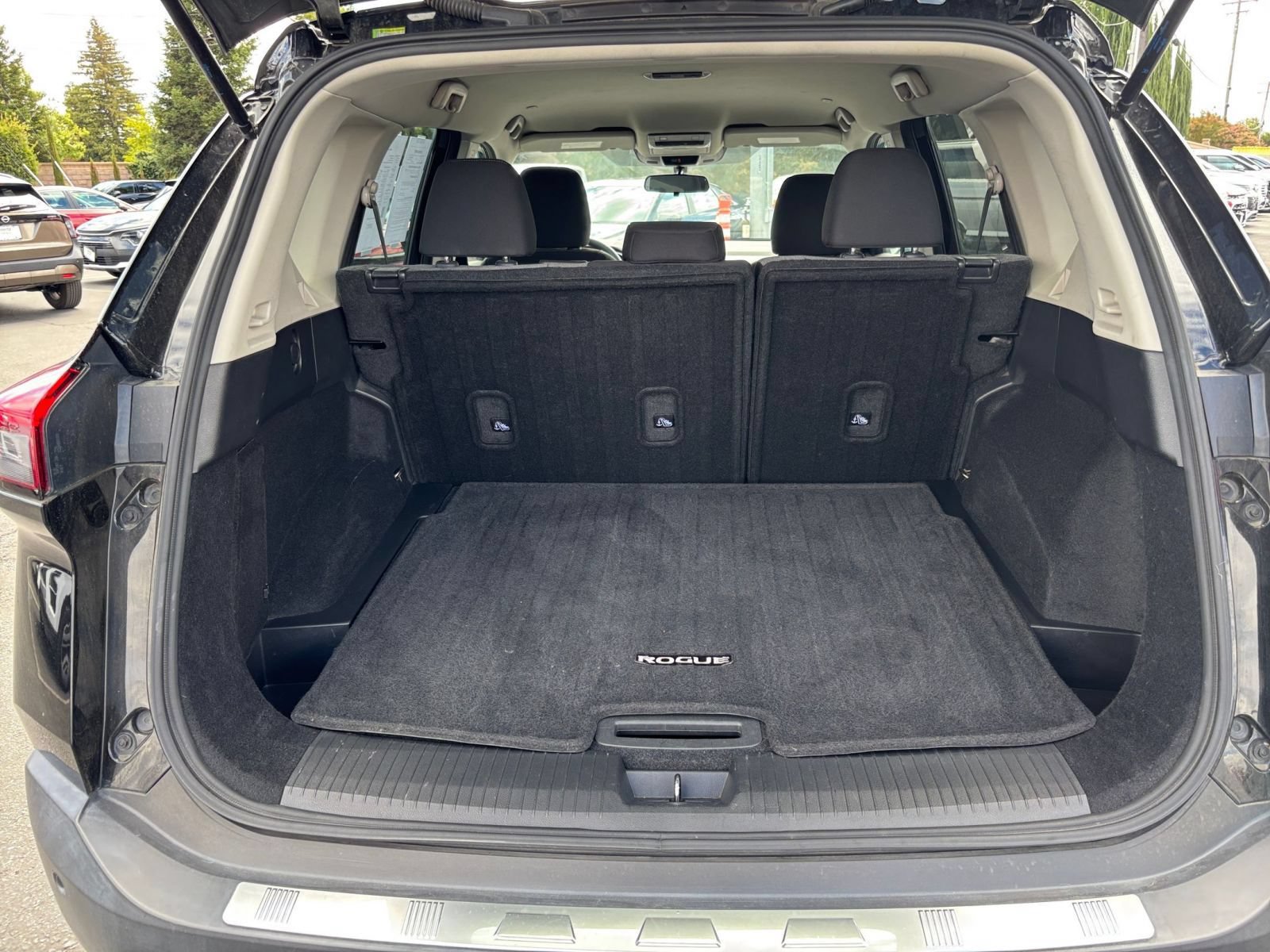 Used 2022 Nissan Rogue SV FWD image 27