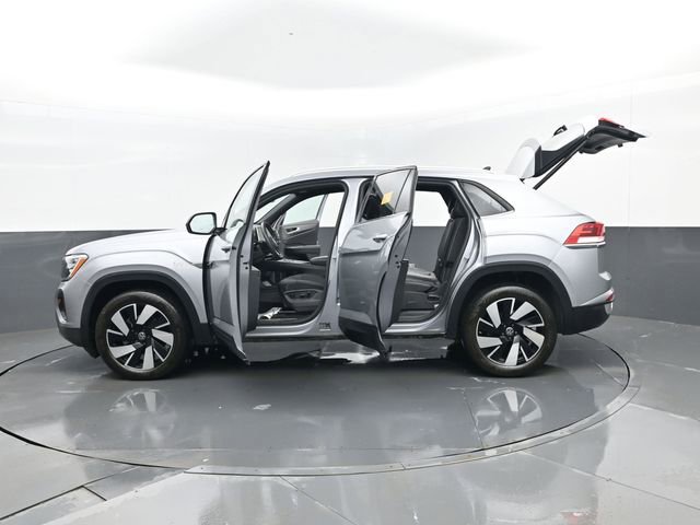 Used 2024 Volkswagen Atlas Cross Sport SE image 31