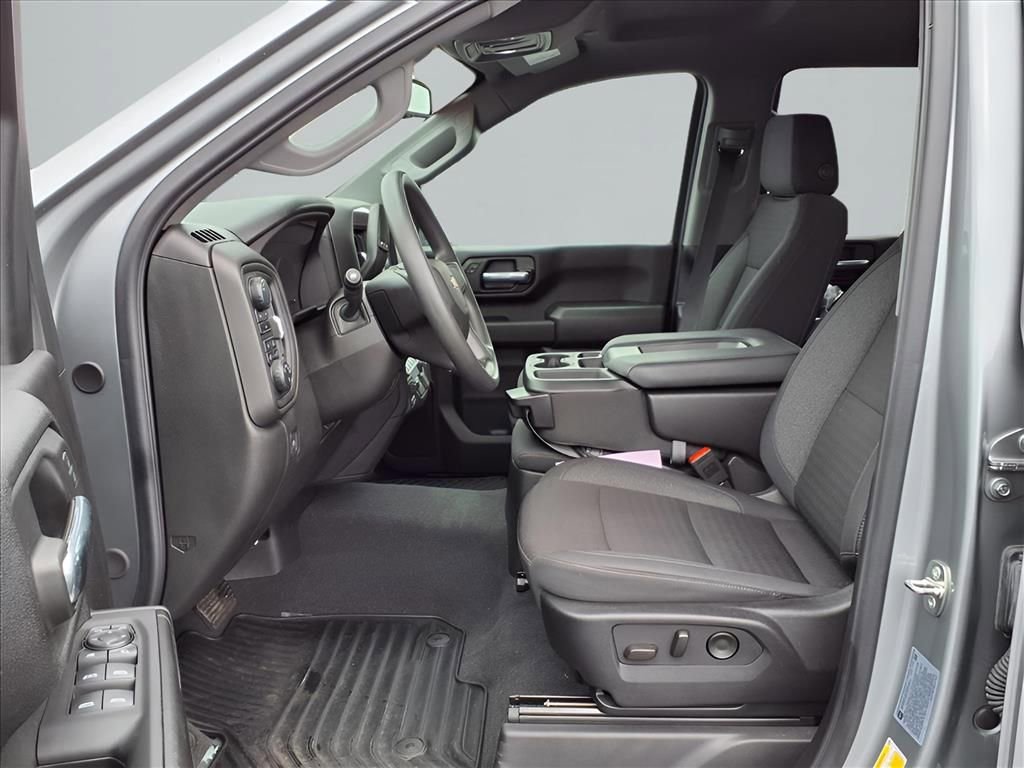 Used 2024 Chevrolet Silverado 2500 Custom w/ Custom Value Package image 17