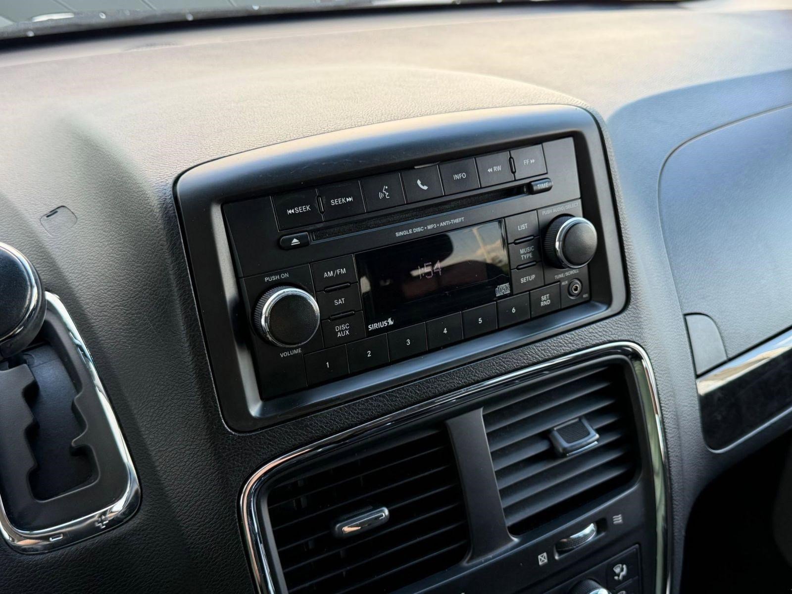 Used 2013 Dodge Grand Caravan SE FWD image 25