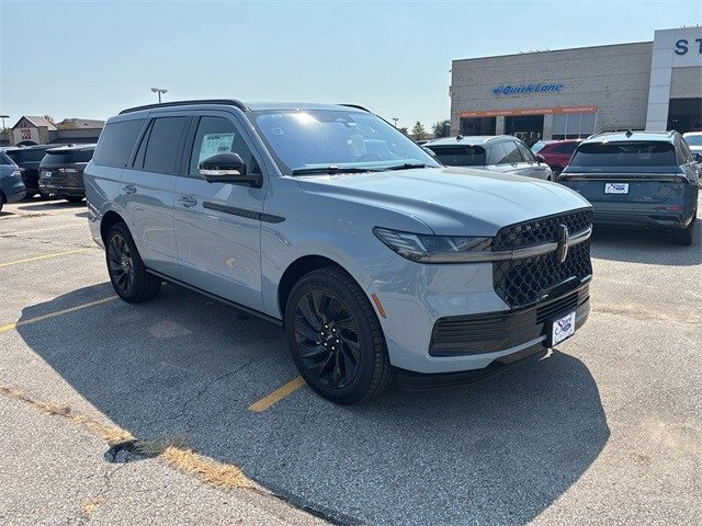 New 2025 Lincoln Navigator Reserve w/ Jet Appearance Package image 2