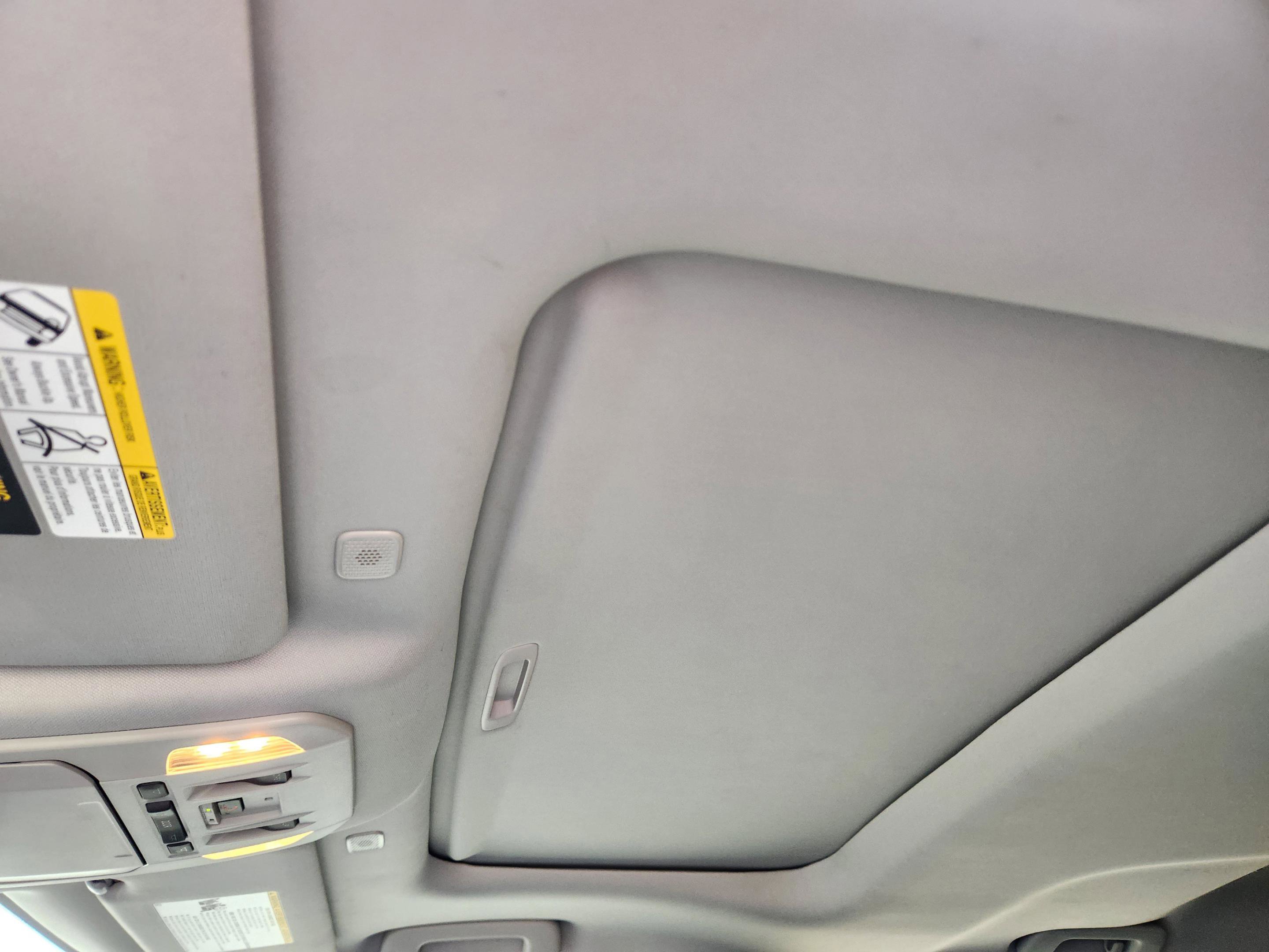 Used 2024 Toyota Highlander Limited FWD image 6