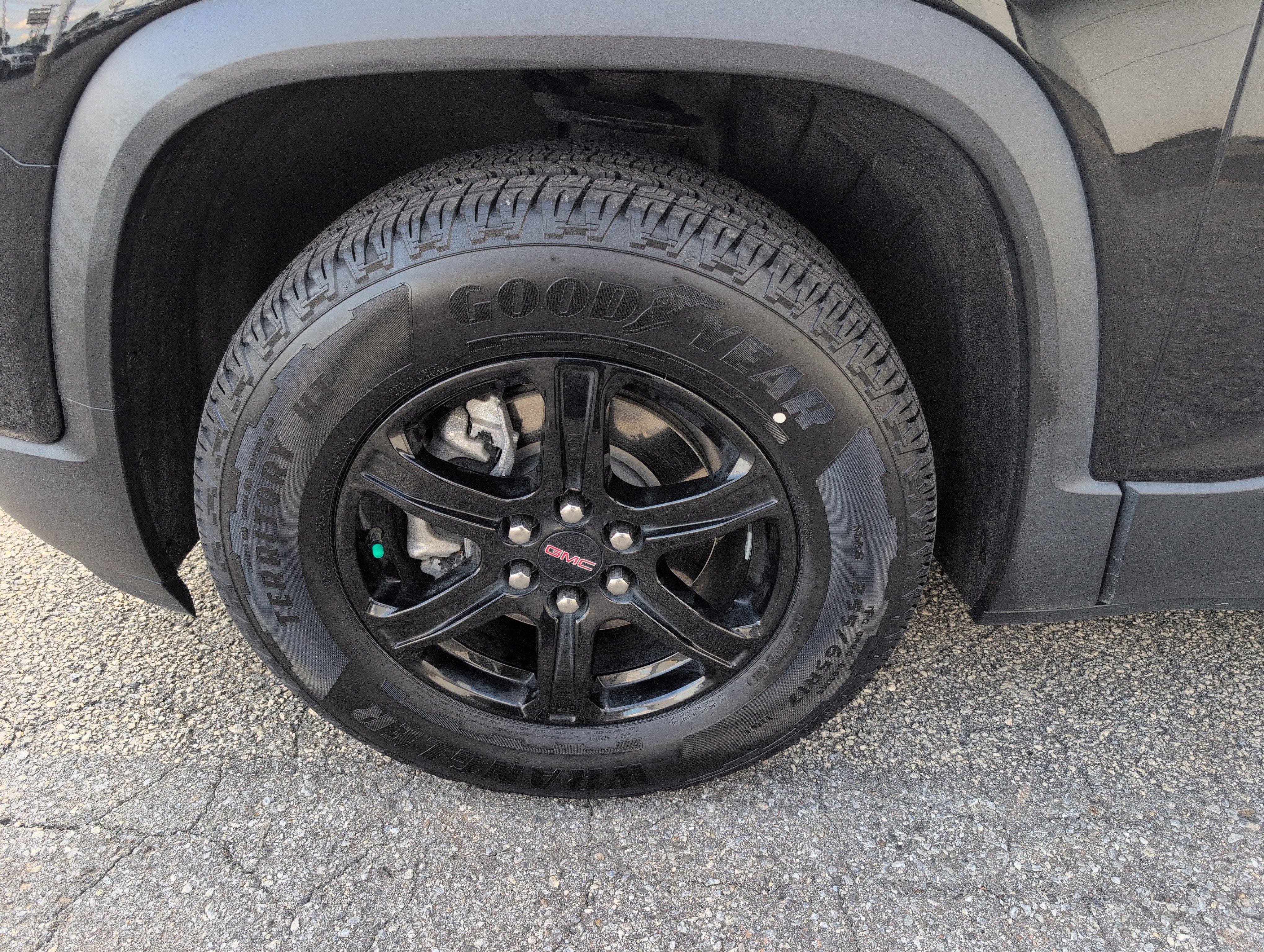 Used 2023 GMC Acadia AT4 w/ Technology Package image 2