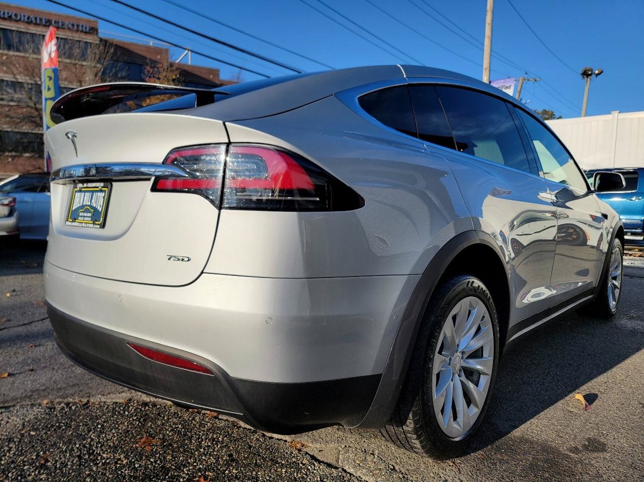 Used 2017 Tesla Model X 75D AWD/4WD image 5