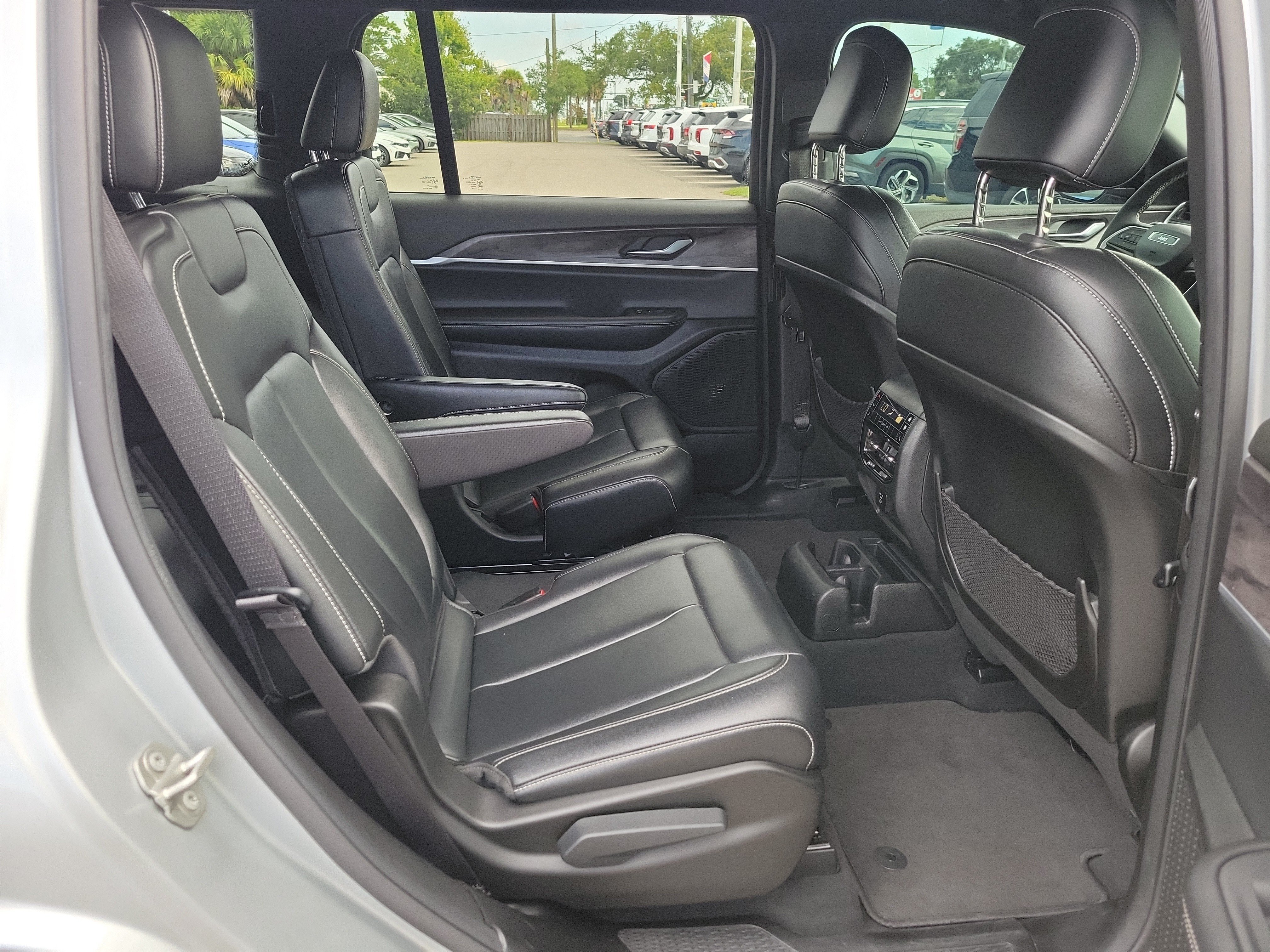 Used 2024 Jeep Grand Cherokee L Limited RWD image 12